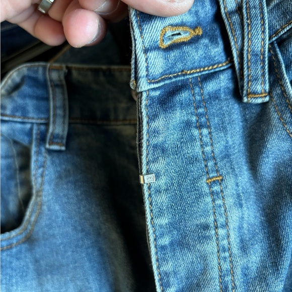 Kollar "knee-blown-out" jeans. - Picture 5 of 11